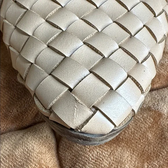 Elegant Cream Woven Mules - Picture 6 of 7